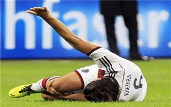   مصر اليوم - سامي خضيرة مدافع ريال مدريد الأسباني يخضع لجراحة الرباط الصليبي في ألمانيا