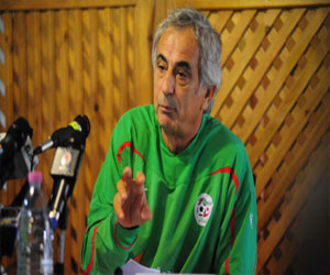   مصر اليوم - مدرب المنتخب الجزائري يؤكد أنه لا يوجد لاعب جاهز بدنيًا