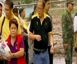   مصر اليوم - الرئيس الفلبيني يشرف على جهود الإغاثة من الإعصار هايان