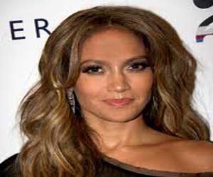 مصر اليوم - النجمة الأميركية جنيفر لوبيز تخاطر بنفسها