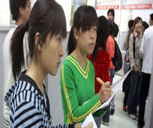   مصر اليوم - فتيات الكاشين تقعن فريسة سهلة على الحدود بين الصين وميانمار