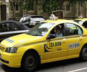   مصر اليوم - سائقة سيارة أجرة تقترب من عامها التسعين وترفض التقاعد