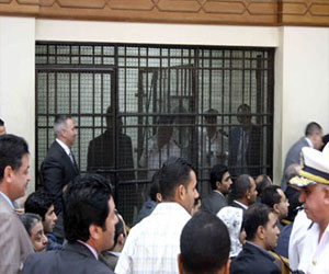   مصر اليوم - تأجيل محاكمة شفيق وعلاء وجمال مبارك لجلسة 20 نوفمبر الجاري.