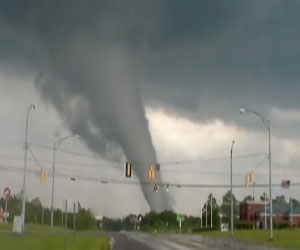   مصر اليوم - أعاصير وعواصف قوية تضرب وسط الولايات المتحدة