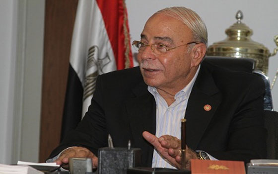   مصر اليوم - كمال درويش يسعَى لإقناع حسن حمدي بتسويق مُباريَات الأهلي مع باقي الأندِيَة