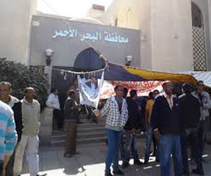   مصر اليوم - محافظ البحر الأحمر يعتمد أراضي للشباب في الغردقة