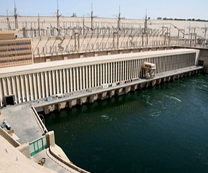   مصر اليوم - ثبات منسوب مياه النيل أمام السد العالي