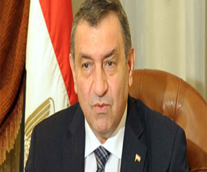   مصر اليوم - عصام شرف يتفقد المناطق الأثرية في القصير لإحياء التراث