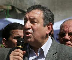   مصر اليوم - عصام شرف يتفقّد المناطق الأثريّة في القصير