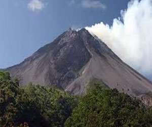   مصر اليوم - ثوران بركان جبل ميرابي الأندونيسي