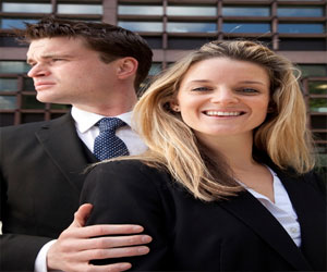 مصر اليوم - طموح المرأة وغيرة الأزواج !