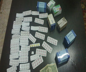   مصر اليوم - ضبط عاطل حاول تهريب أقراص مخدرة لشقيقه في حبس قسم المنتزه