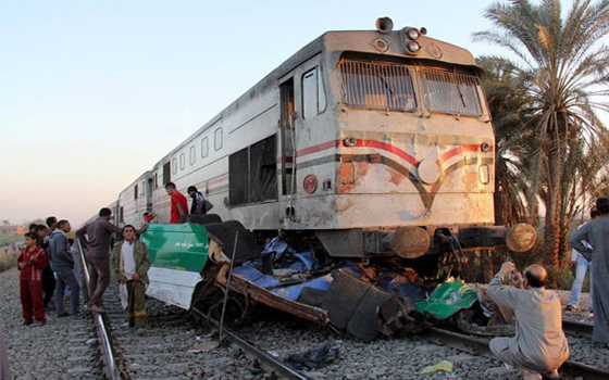   مصر اليوم - رئيس لجنة الخمسين عمرو موسى يطالب الحكومة بتحمل مسؤوليتها في حادث دهشور