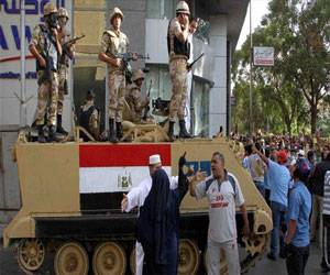   مصر اليوم - تشديد الإجراءات الأمنيّة في محافظات القناة