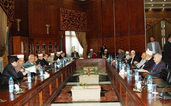   مصر اليوم - علماء مصريُّون وعرب يؤكِّدُون على أهميَّة مواجهة التشدُّد ونشر الفكر الوسَطيّ