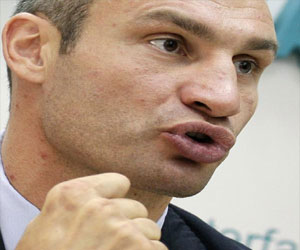   مصر اليوم - زوجة الملاكم الأوكراني فيتالي كليتشكو تطالبه بالاعتزال