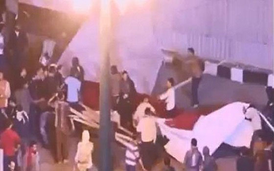   مصر اليوم - استنكار سياسي لحرق العلم المصري في التحرير ردًّا على الاشتباكات مع الداخلية