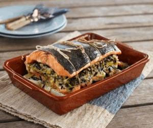   مصر اليوم - السلمون مع حشوة الكرات والأرزّ البرّي