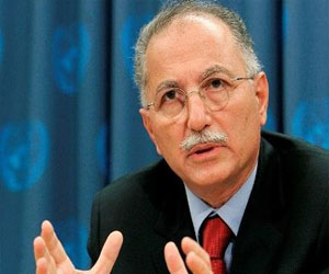   مصر اليوم - أوغلو يدين التفجير الإرهابي الذي استهدف منطقة بئر حسن في بيروت