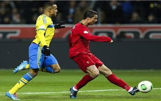   مصر اليوم - صاروخ ماديرا يدكّ حصون سويد إبرا بثلاثية ويصعد بالبرتغال إلى مونديال البرازيل