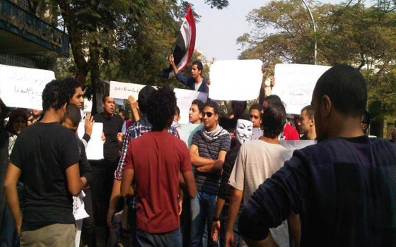   مصر اليوم - طلاب الجامعات المصرية يتظاهرون بالتزامن مع ذكرى محمد محمود 