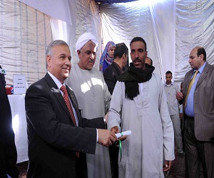   مصر اليوم - محافظ الأقصر ونائب وزير الزراعة يشهدان حفل تسليم مشروعات الإنتاج الحيواني