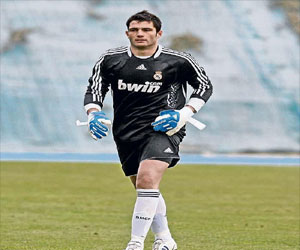   مصر اليوم - كالياري يقترب من ضم آدان حارس ريال مدريد