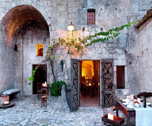 مصر اليوم - فندق لو جروتي الإيطالي: أسطورة وسط الصخور