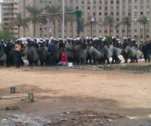   مصر اليوم - قوات الأمن تفض تظاهرات ميدان التحرير