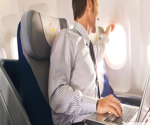   مصر اليوم - 35% من الركاب مستعدون للتخلي عن مقعدهم المفضل مقابل الاتصال بالإنترنت