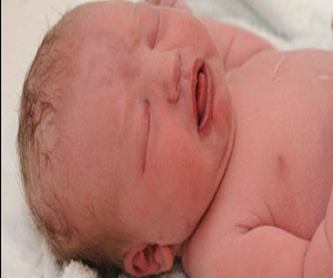   مصر اليوم - طفلة حديثة الولادة تعود للحياة بعد 10 ساعات فى المشرحة