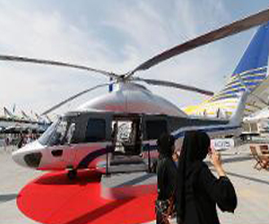   مصر اليوم - الطائرات الخاصة ومروحيات رجال الاعمال تجذب الزبائن في معرض دبي