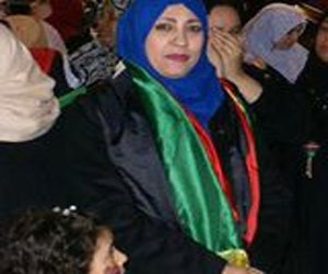   مصر اليوم - النائب الليبية سعاد سلطان تحمل قنبلة يدوية في حقيبتها لحمايتها الشخصية