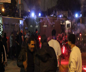   مصر اليوم - قوات الأمن تدخل حرم المدينة الجامعية للأزهر للسيطرة على أحداث الشغب