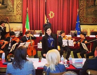 مصر اليوم - هِبَة القَوَّاس تُغَنِّي في البرلمان الإيطالي