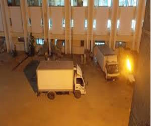   مصر اليوم - حالة من الكر والفر بين قوات الأمن وطلبة الإخوان في شارع مصطفى النحاس بمدينة نصر