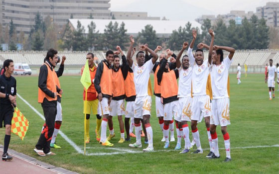   مصر اليوم - الصحف العمانية تحتفل بالإنجاز والانتصار على سورية بهدف عيد الفارسي