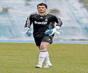   مصر اليوم - آدان حارس ريال مدريد السابق يوقع رسميًا لنادي كالياري