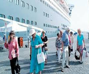   مصر اليوم - ميناء سفاجا يستقبل سفينة إيطالية على متنها480 سائحًا