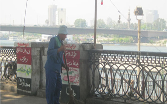   مصر اليوم -  تجميل القاهرة تزيل 30 طن مخلفات من التحرير بعد اشتباكات محمد محمود
