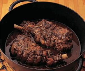   مصر اليوم - لحم الغنم المحمّر بالصلصة الحمراء