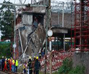   مصر اليوم - 30 عاملًا في عداد المفقودين اثر انهيار مركز تجاري في جنوب افريقيا