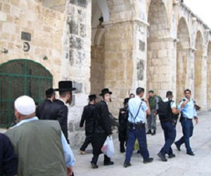 مصر اليوم - مجموعات من المتطرّفين اليهود تقتحم المسجد الأقصى