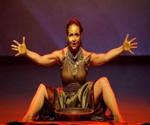 مصر اليوم - تقديم عروض راقصة حول المرأة والأحاسيس الإنسانية و الحرية