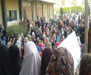   مصر اليوم - الأمن يلقى القبض على 15 طالبة إخوانية حاولن اقتحام المشيخة