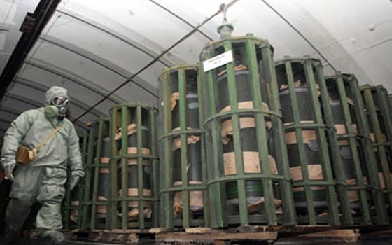   مصر اليوم - ترسانة الأسلحة الكيميائية السورية في مكانها بانتظار التوصل الى مكان آمن لتدميرها