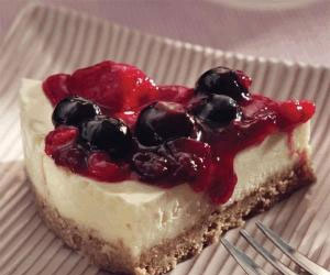   مصر اليوم - كعكة الجبنة الخفيفة بالتوت