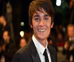   مصر اليوم - الحكم على نجل الان دولون بالسجن خمسة اشهر مع وقف التنفيذ