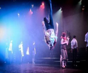 مصر اليوم - الصراع مع الذات والانسان في لوحة تخاطب الضمير والعقل