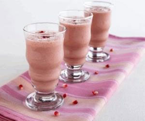   مصر اليوم - شراب الرمّان والتمر المثلّج